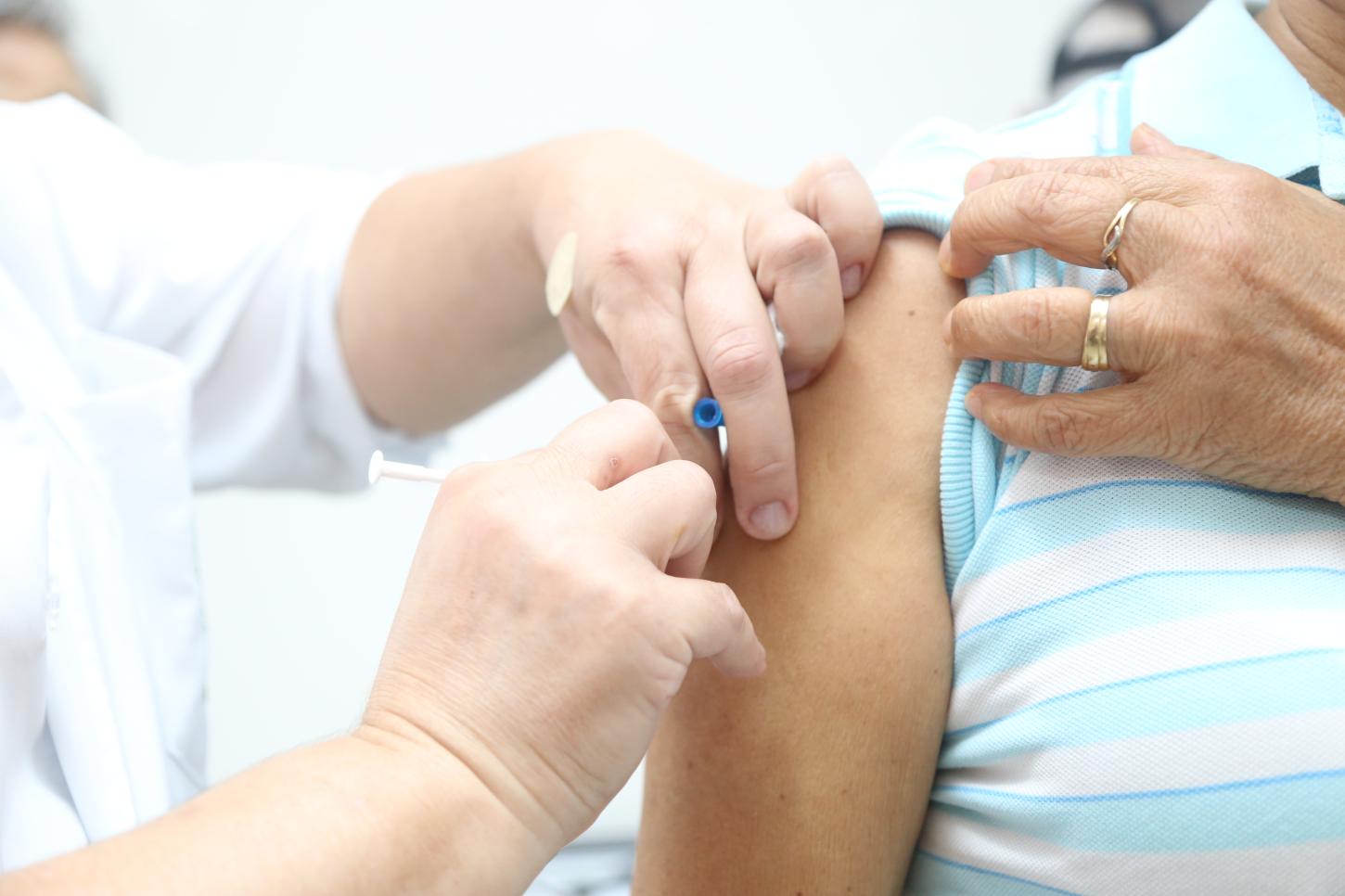 Estoque limitado: Maringá concentra vacina contra febre amarela em poucas UBSs