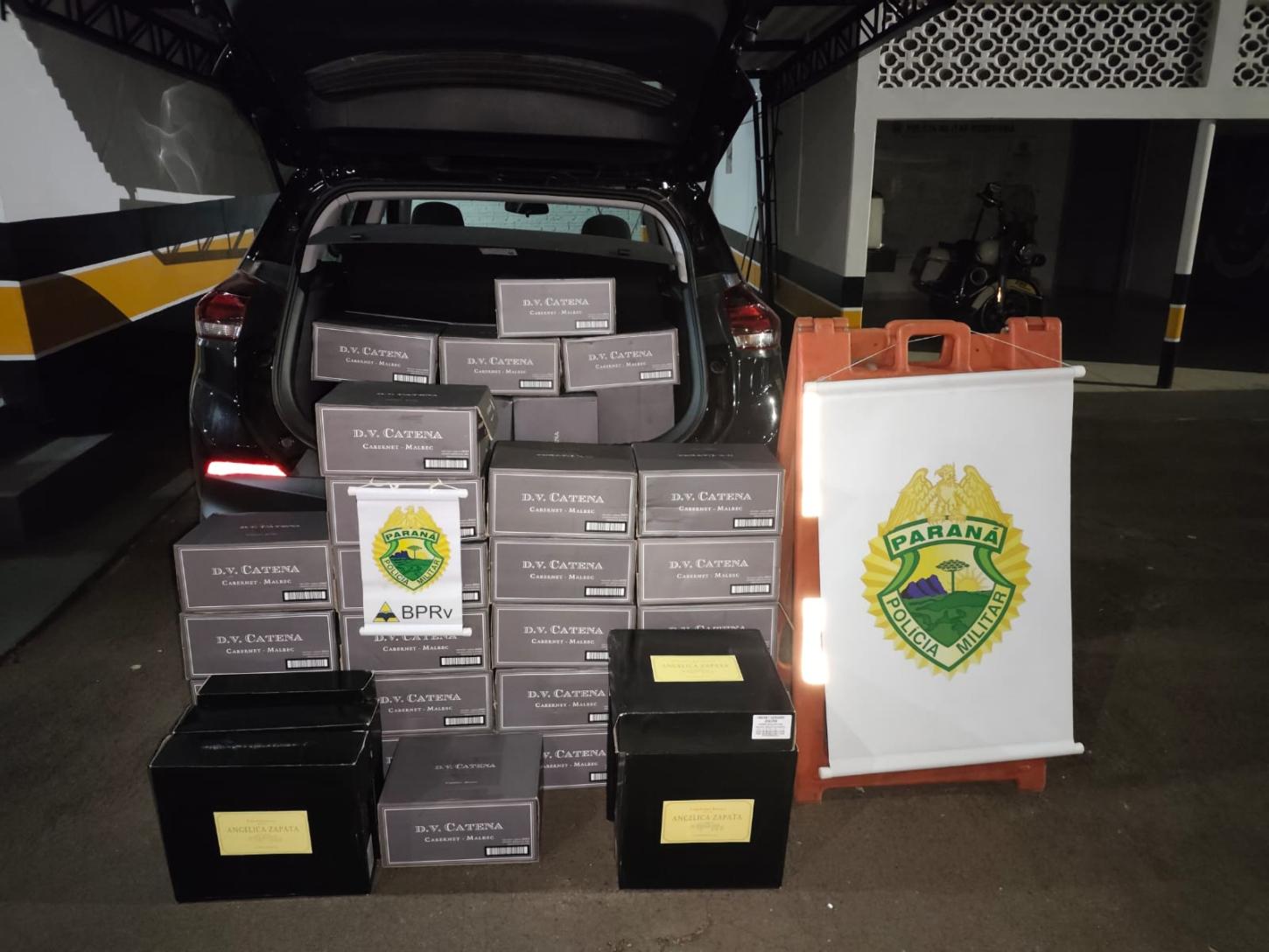 Polícia Militar apreende carga de vinho contrabandeado em Peabiru
