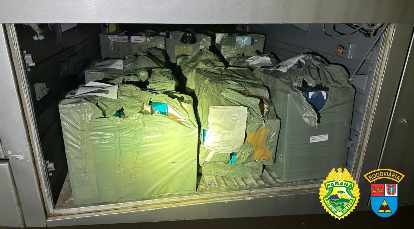 Ônibus com passageiros é flagrado transportando mercadoria contrabandeada