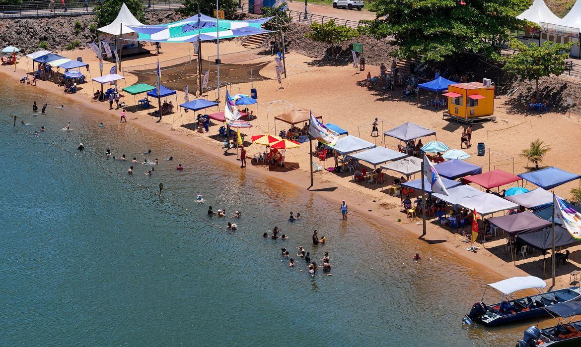 Prainhas do Noroeste ganham fama nacional e atraem turistas de todo o Brasil