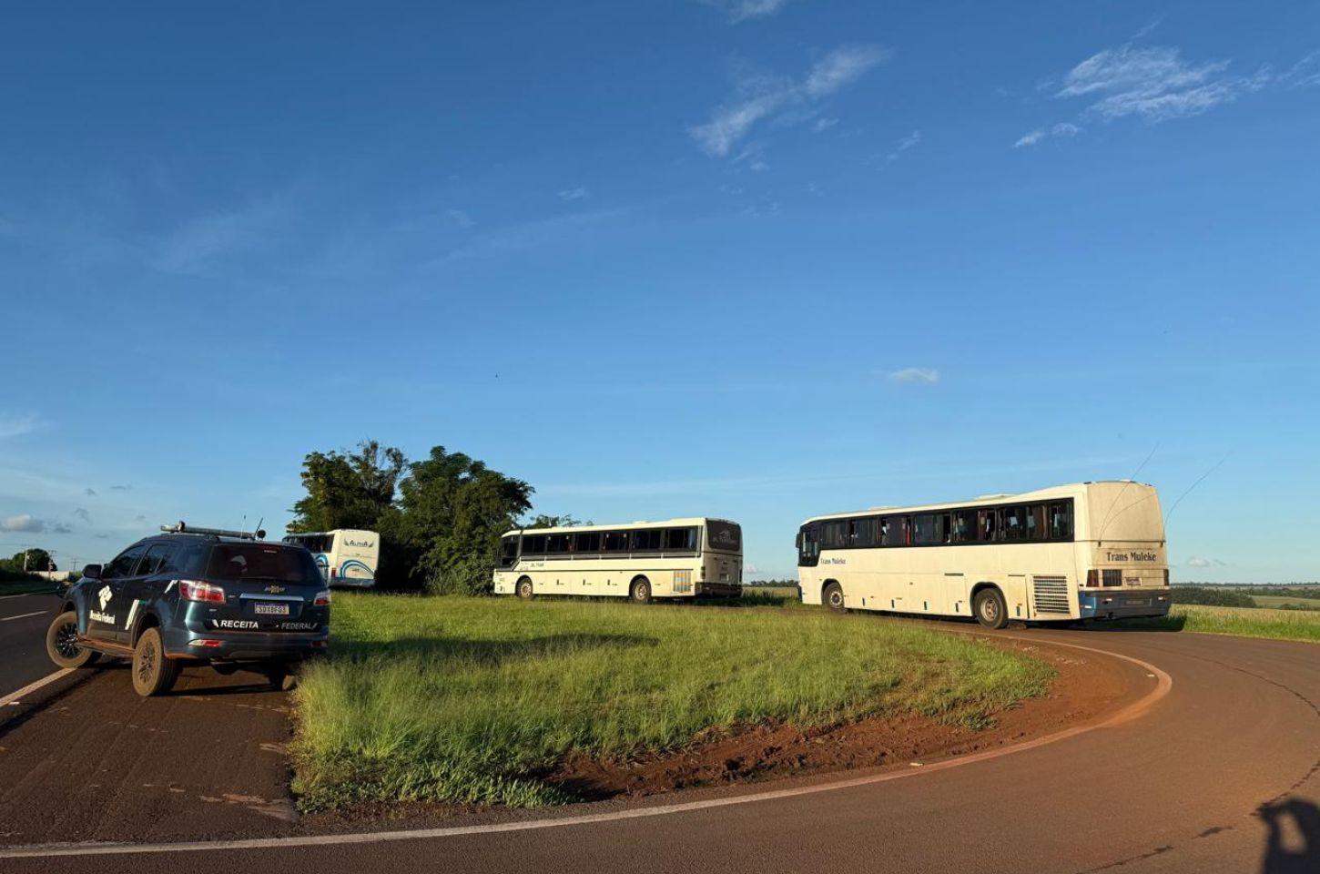 Sete Ônibus Carregados com Mercadorias Irregulares Avaliadas em R$ 1,2 Milhão São Apreendidos pela Receita Federal em Foz