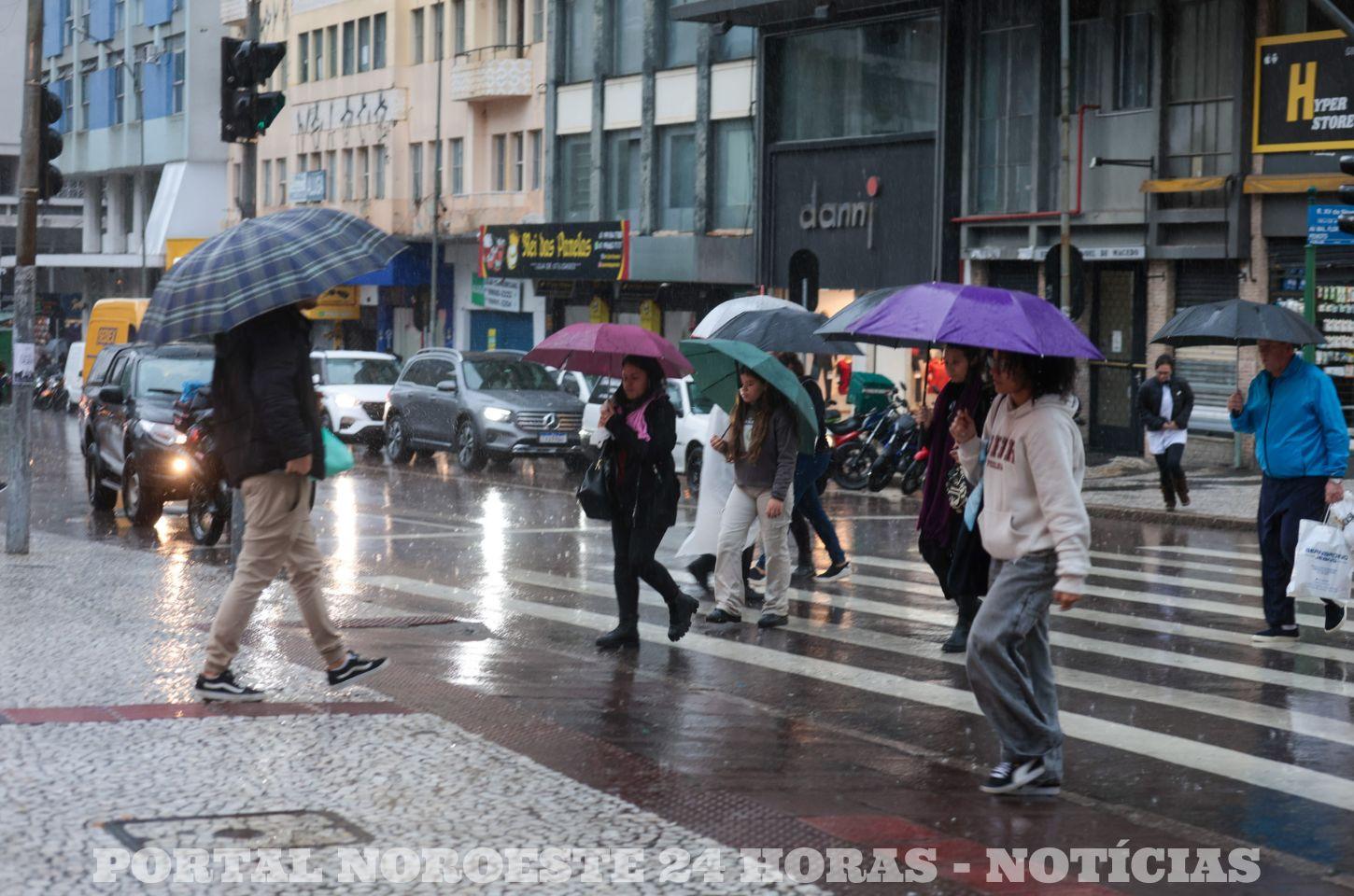 Frente Fria Intensa e Chuva Persistem no Paraná com Baixa Sensação Térmica, prevê Simepar