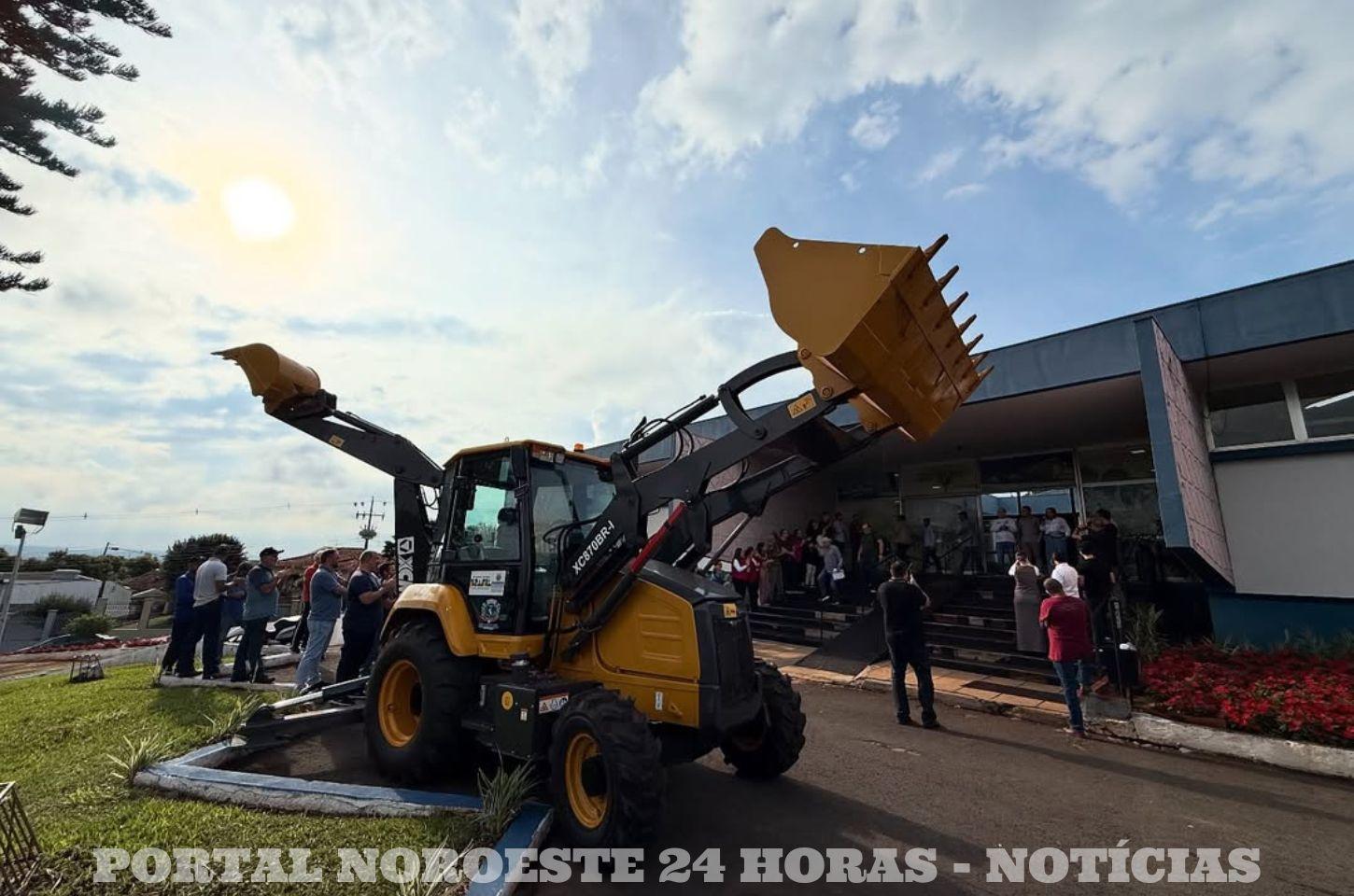 Marialva Recebe Retroescavadeira e Novos Recursos de Emenda Parlamentar do Deputado Sargento Fahur