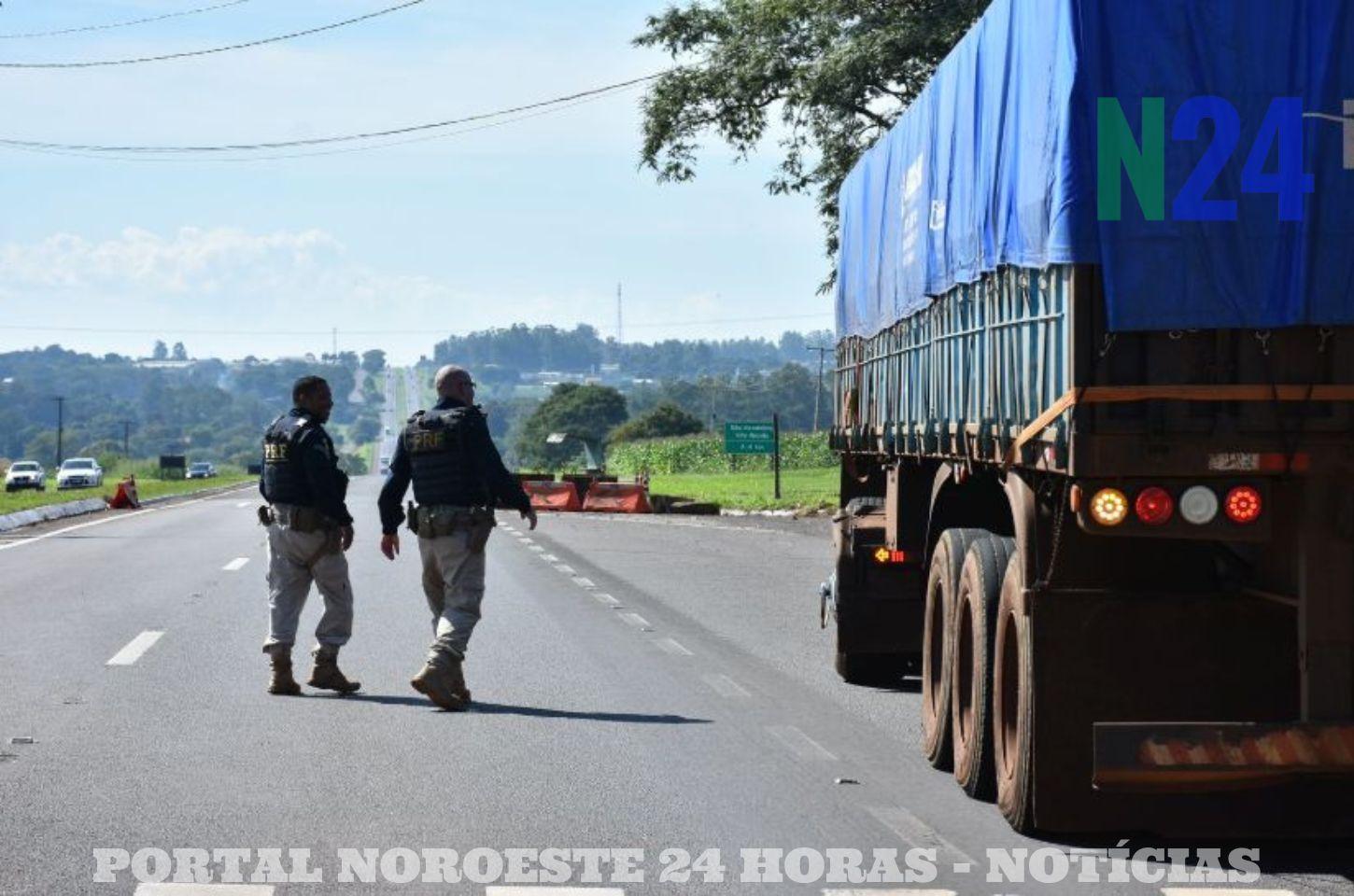 PRF apreende 350 mil maços de cigarros contrabandeados em Maringá/PR