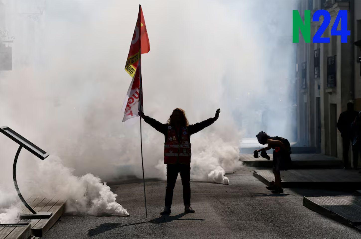 Protestos em Massa na França Pressionam Governo Macron por Orçamento Socialmente Justo