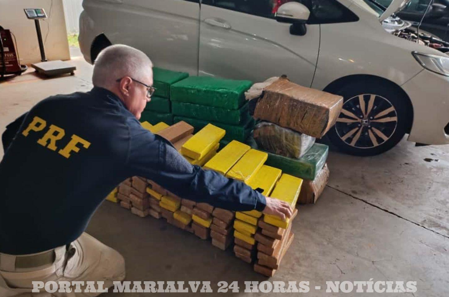 PRF apreende 370 quilos de maconha após fuga do condutor, em Maringá (PR)