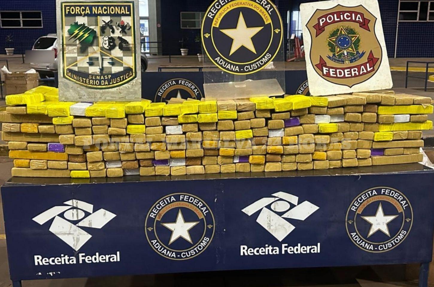 Receita Federal apreende 253,9 kg de maconha escondidos em van na Ponte da Amizade