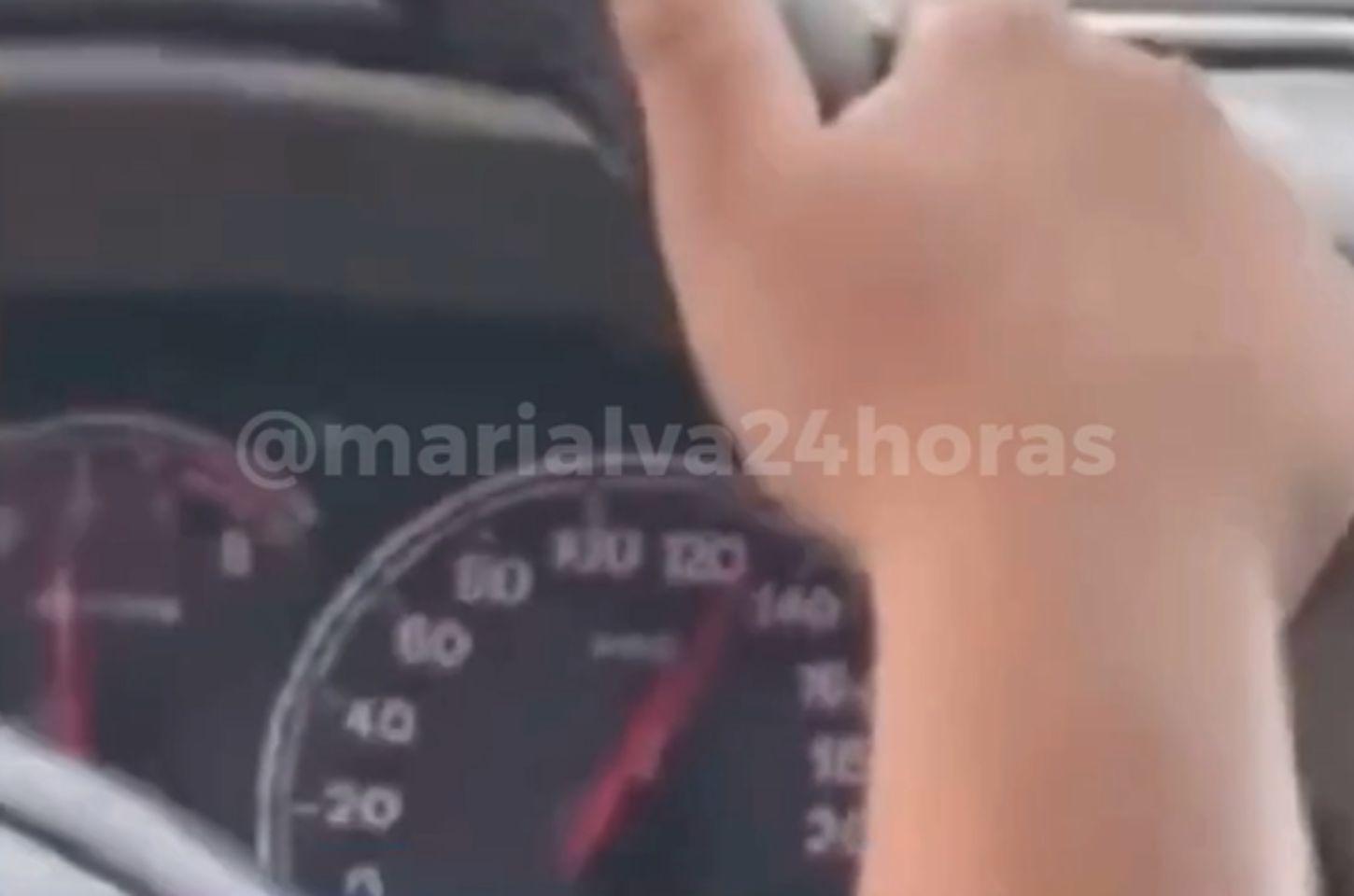 VÍDEO: Carro a 140 km/h capota na BR-376 e câmera registra desespero de família