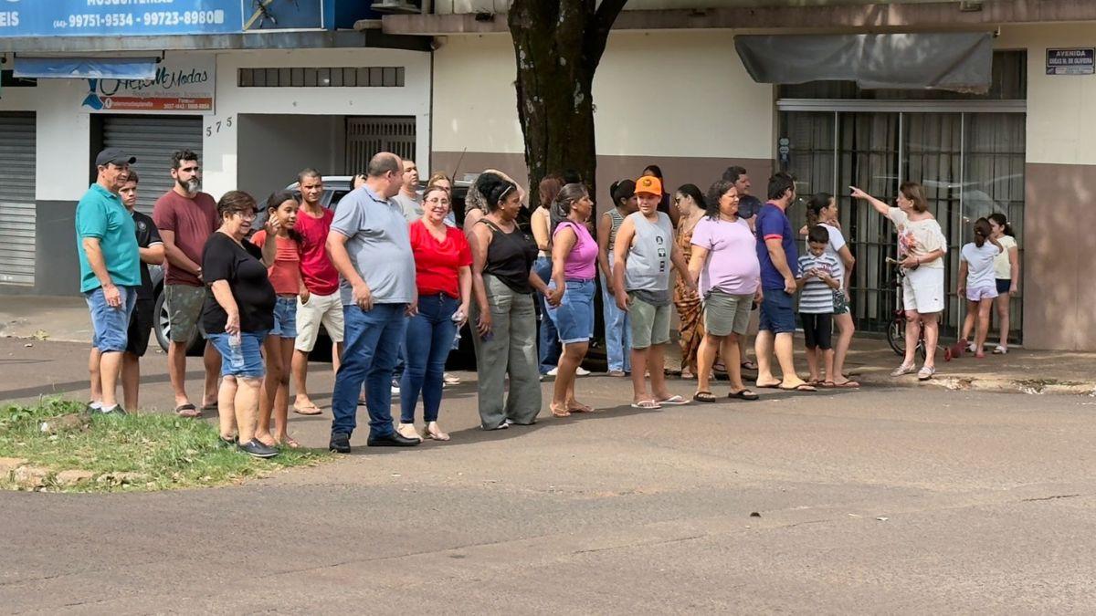 Moradores do Jardim Planalto fazem manifestação e cobram aprovação de R$ 24 milhões para obras em Marialva