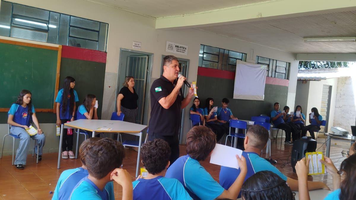 Prefeitura de Marialva realiza ação educativa em escolas sobre nova lei para veículos elétricos e ciclomotores