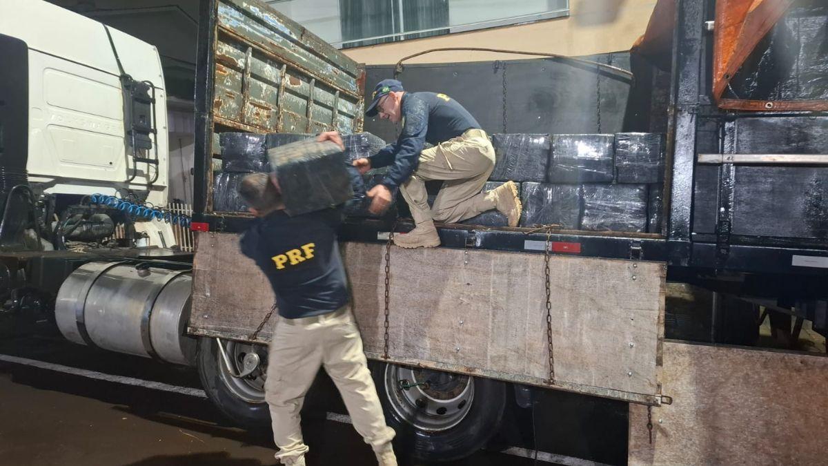 PRF apreende mais de 2,7 toneladas de drogas, cigarros contrabandeados e vapers com cannabis no Paraná