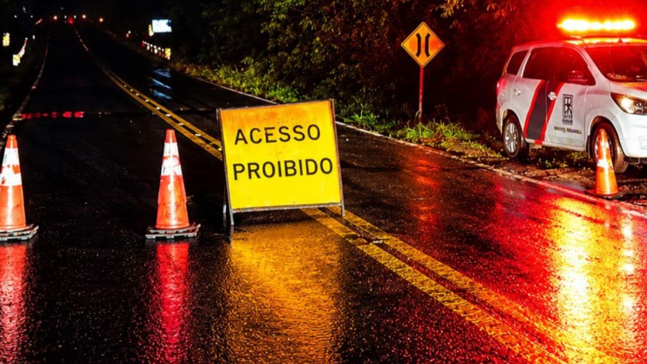 Nível dos rios sobe após fortes chuvas e ponte da PR-554 é monitorada na região
