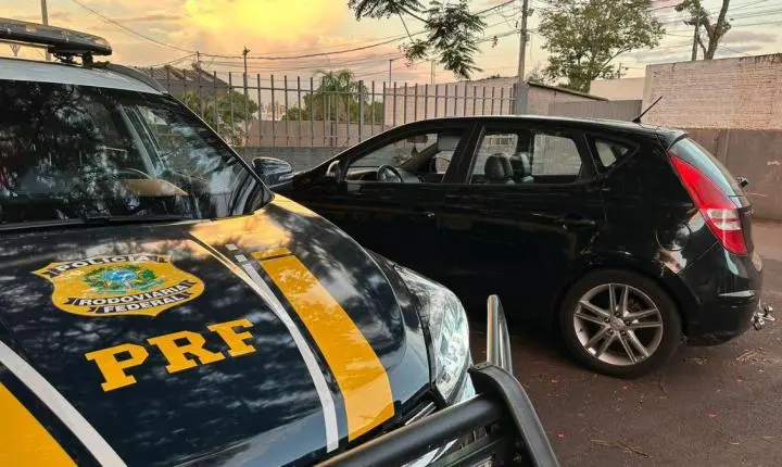 PRF recupera Hyundai i30 roubado em SP e prende casal por adulteração na BR-376 em Maringá